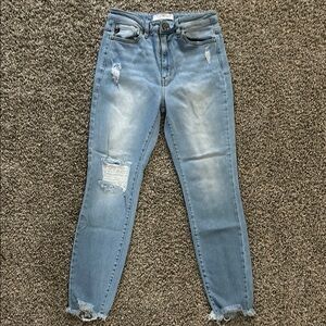 Light Blue Distressed Ankle Cropped Jeans with Frayed Hem